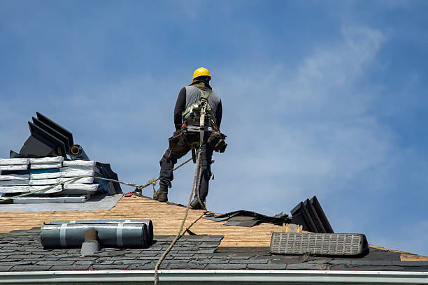 Professional Gutter Installation technician working in Rochelle Park, NJ